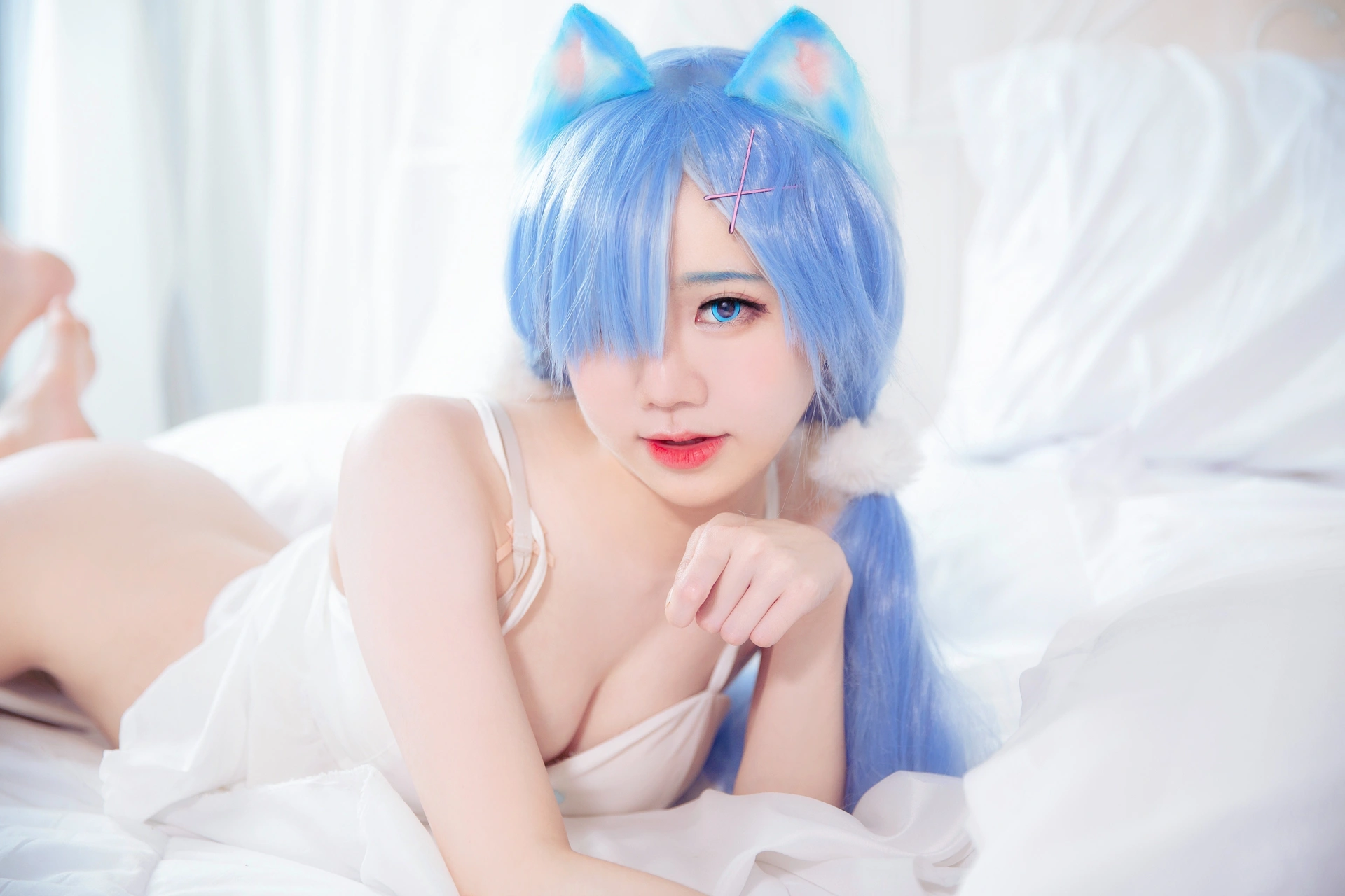 Sally Dorasnow - NO.22 Rem White Kitty 2